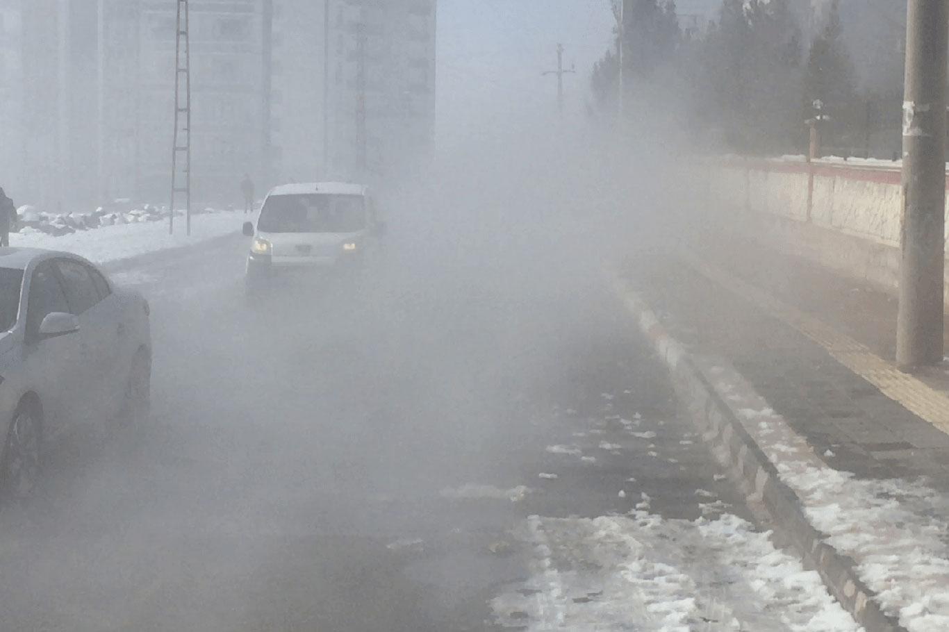 Diyarbakır'da güneşle birlikte karın buharlaşması sisli bir hava oluşturdu
